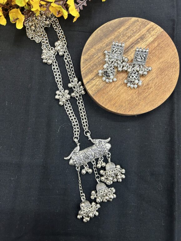 Pihu Necklace