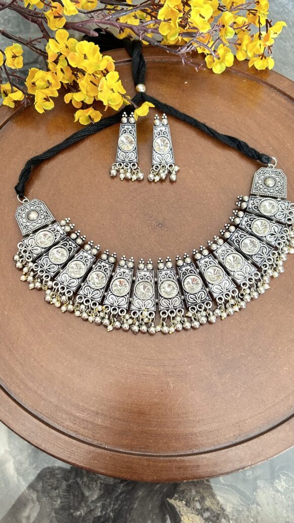 Ashna Necklace