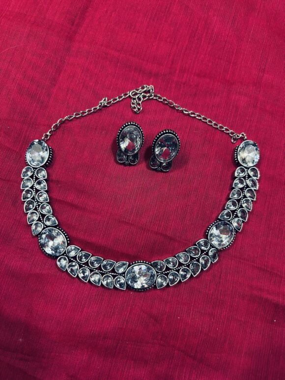 Monalisa Choker